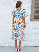 Robe imprimée à col en V et manches flottantes